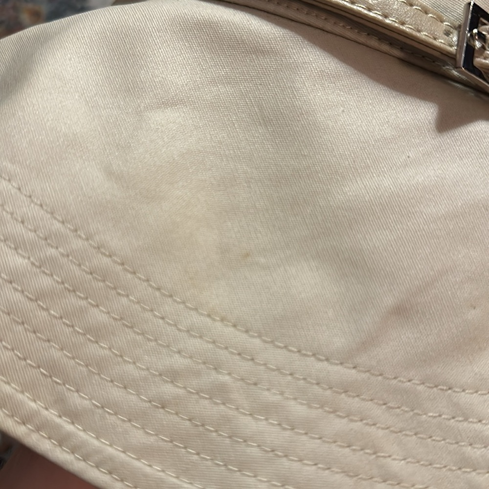 Cream colored rain bucket hat Obagi medical - Picture 4 of 8